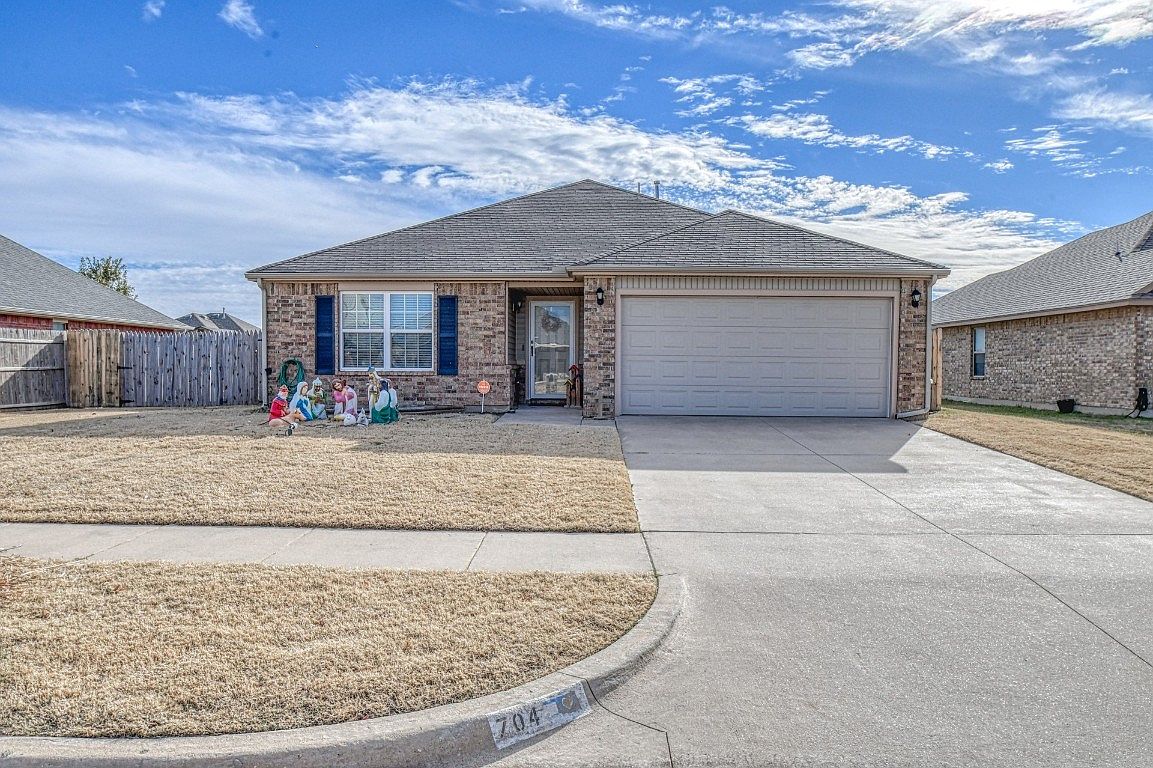 704 SW 11th St, Moore, OK 73160 Zillow