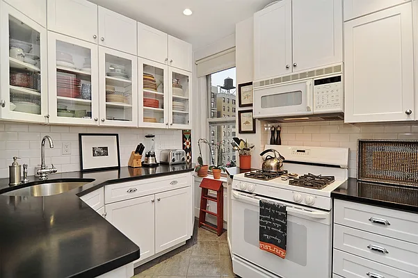 Sold by Corcoran | media 32