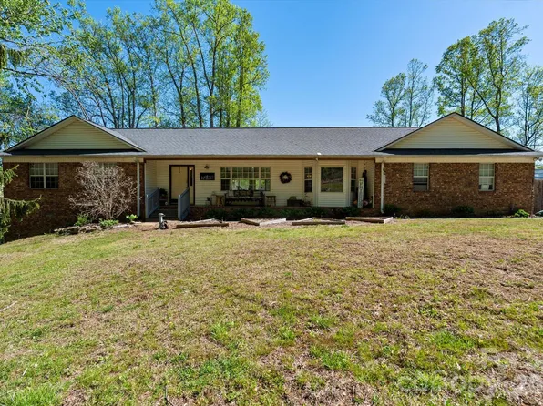 441 Hunters Glen Ln, Hendersonville, NC 28739