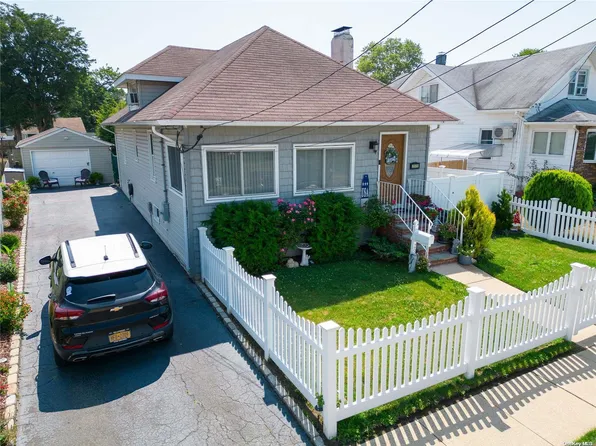 2911 Yale Place, Baldwin, NY 11510