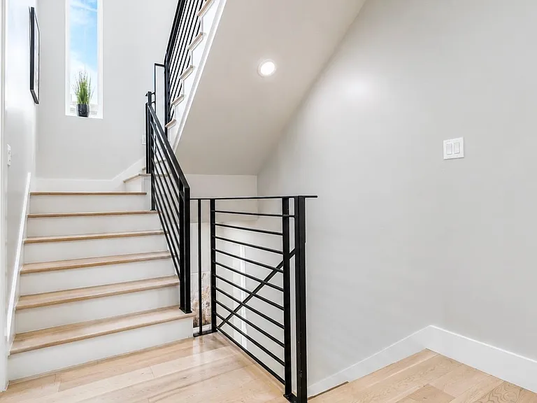 3511 Hutchins St — Photo 17
