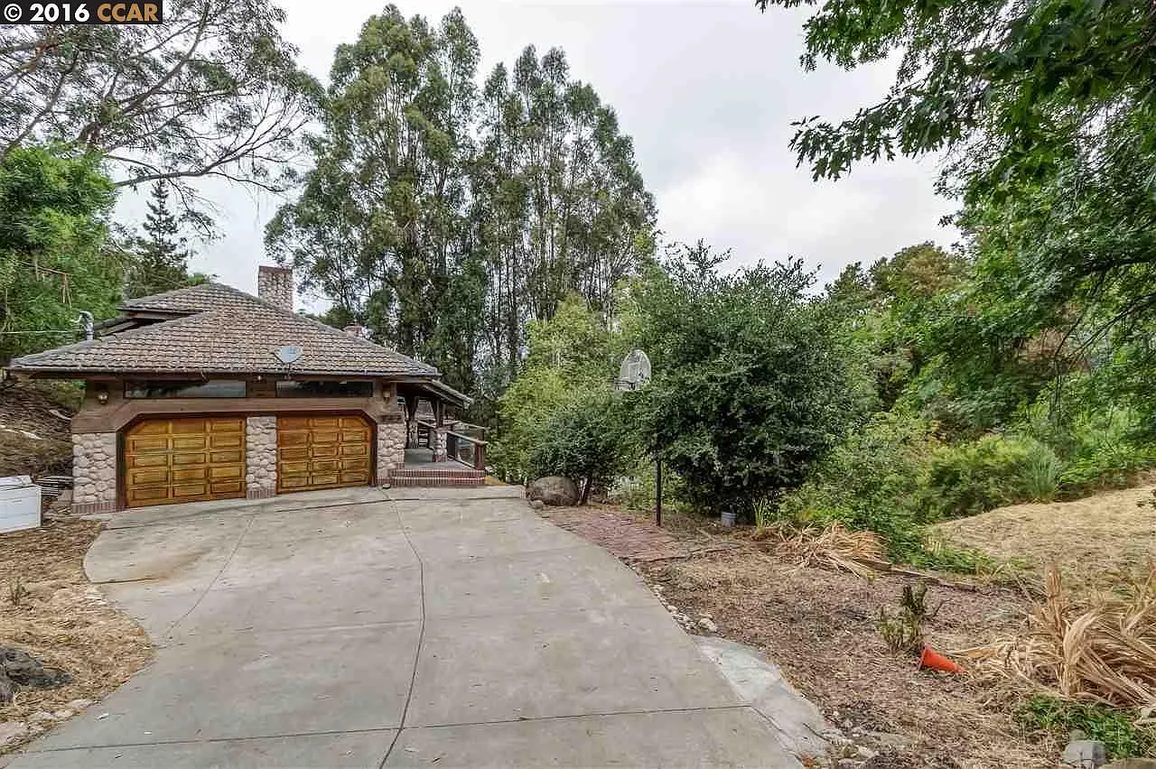 25785 Fairview Ave photo 1