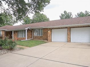 27 Fox Trail Dr, Glen Carbon, IL