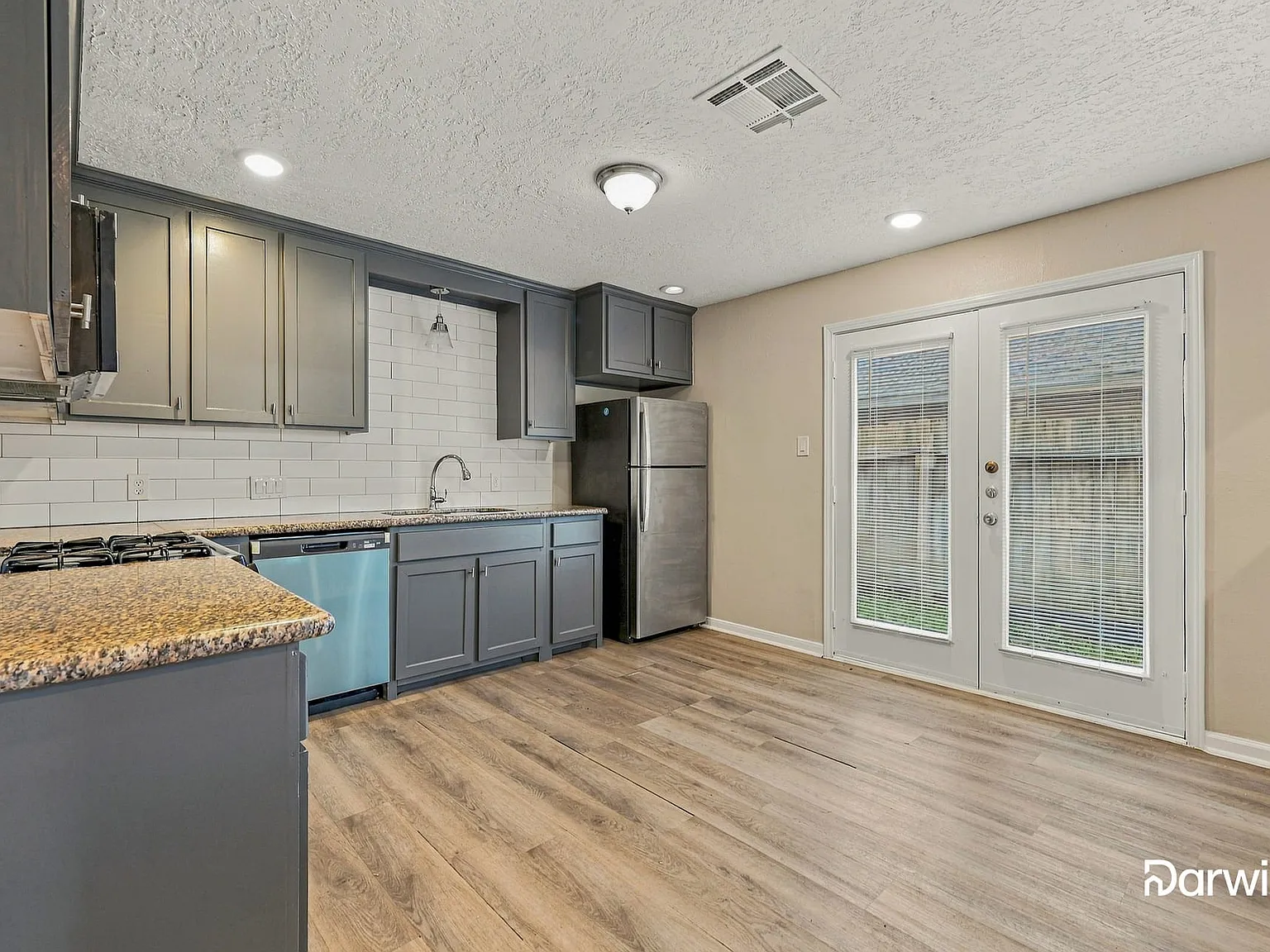 3 bed, 2.0 bath, 1306 sqft, $1,575 — Photo 4