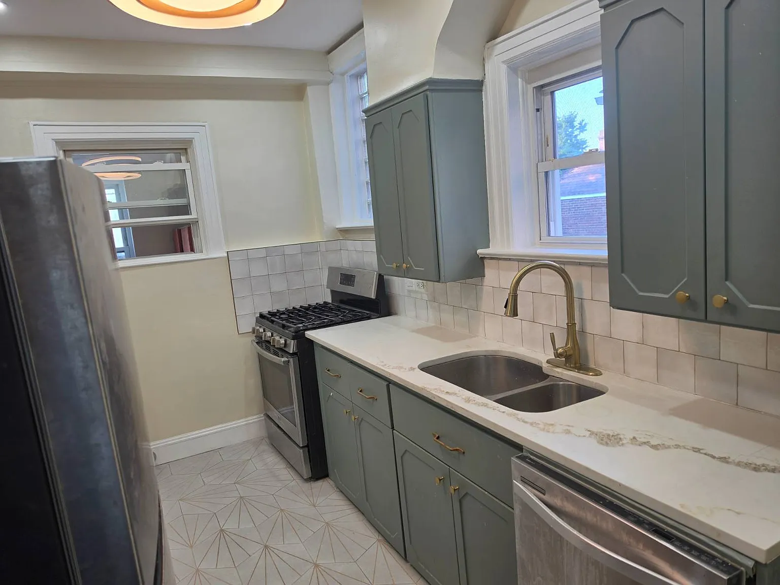 Studio, $2,200 — Photo 2