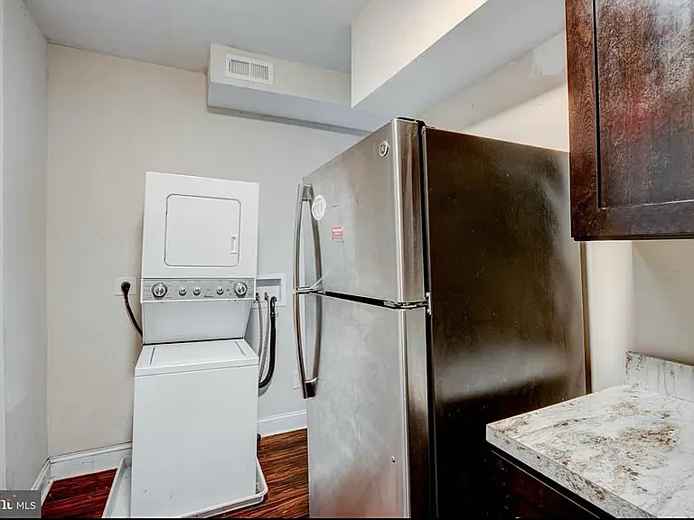2 bed, 800 sqft, $1,400 — Photo 2