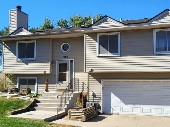 1302 Deercliff Ln, Eagan, MN 55123