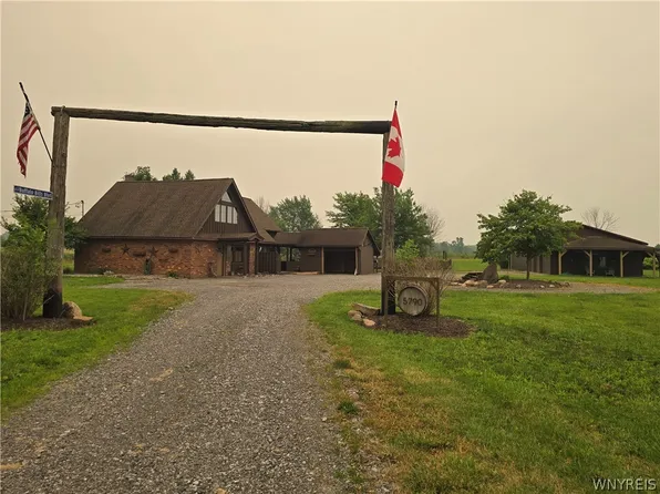 5790 Royalton Center Rd, Gasport, NY 14067
