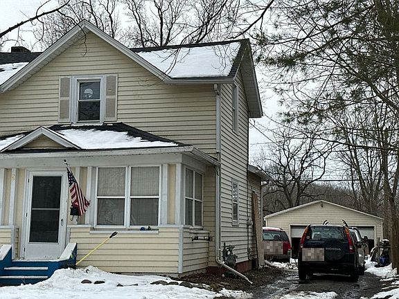2nd image of 146 E Summit St