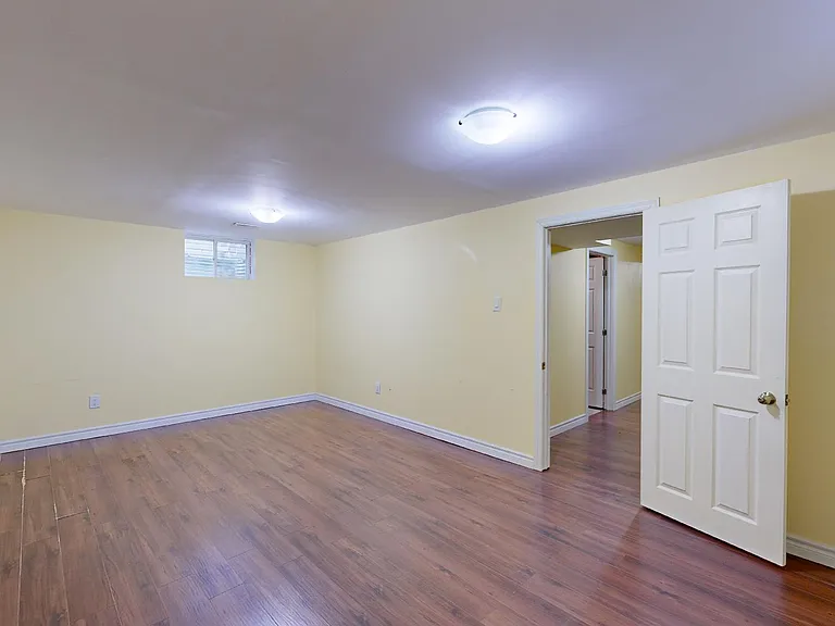 961 Blythwood Rd — Photo 24