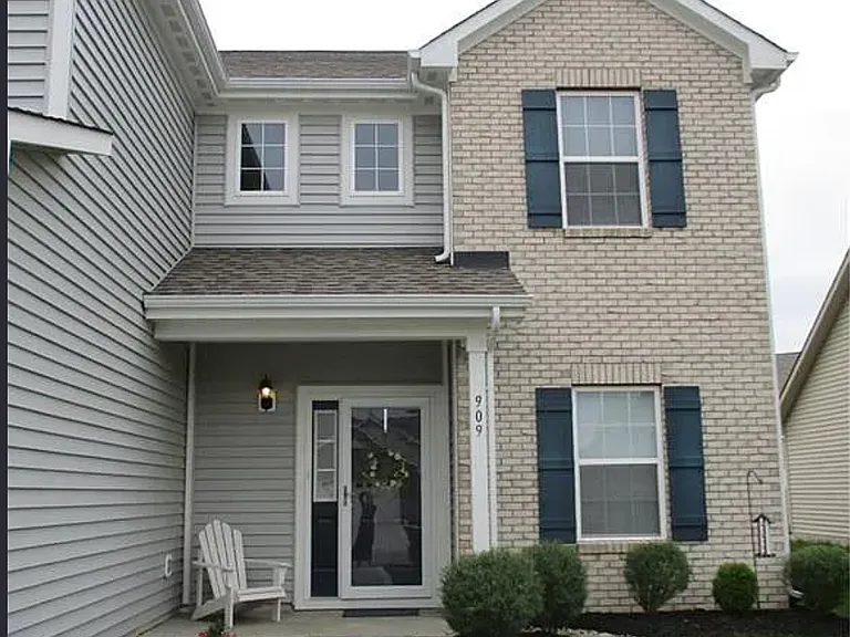 909 Adena Ln — Photo 2