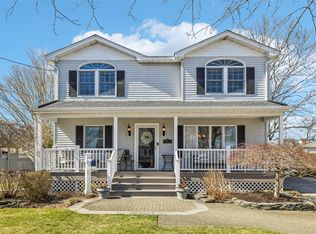 9 Pinehurst Rd, Farmingdale, NY 11735