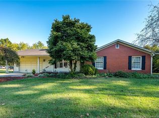 11 Surrey Ln, Jeffersonville, IN 47130