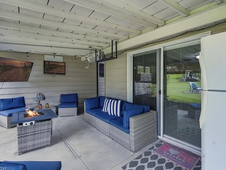 1758 Westwood Dr — Photo 10