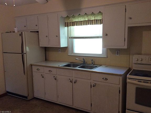 3rd image of 4259 Dorothy Ave
