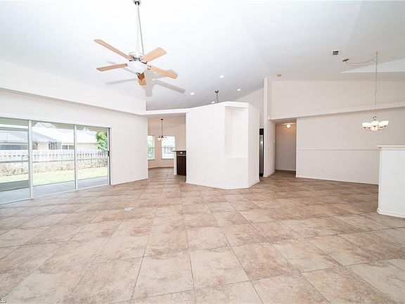3rd image of 2724 SW 22nd Ave