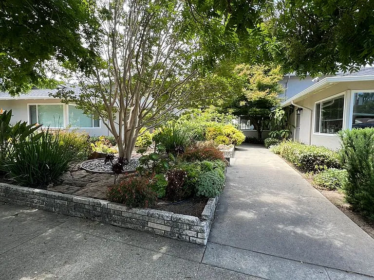 435 Ocean View Ave — Photo 1