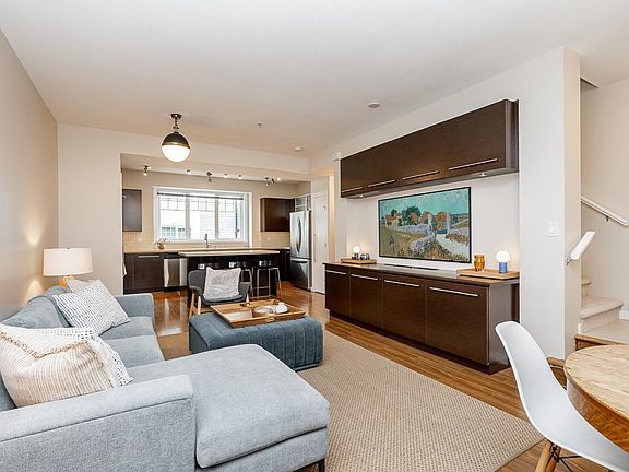2nd image of 3826 Welwyn St