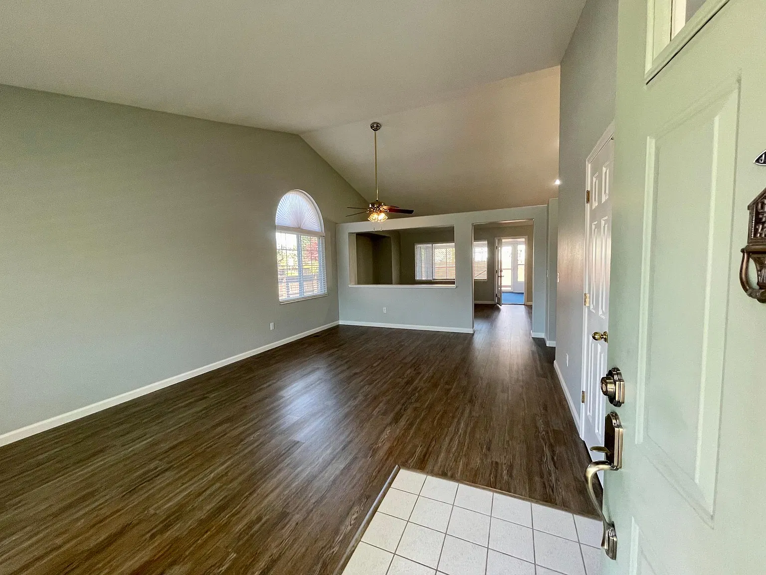 1304 Rincon Dr — Photo 2