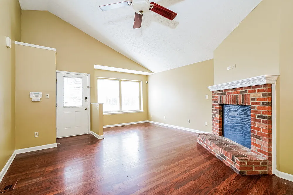 3 bed, 2.0 bath, 1208 sqft, $1,900 — Photo 4