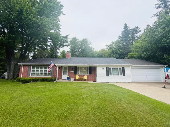 3104 Sherman Park Dr, Sault Sainte Marie, MI 49783