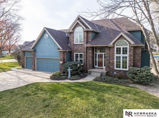 7808 Maui Cir, Papillion, NE 68046