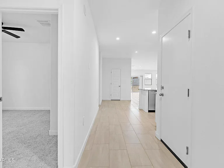 2856 W Seaver Ave — Photo 2