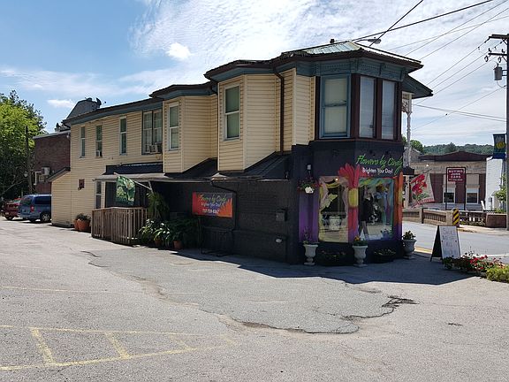 3rd image of 17 Main St