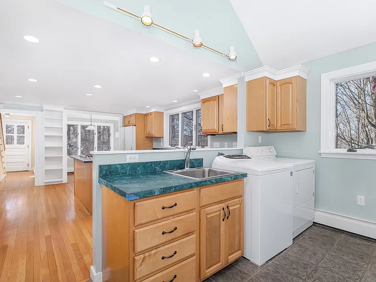 445 Glen Rd — Photo 14