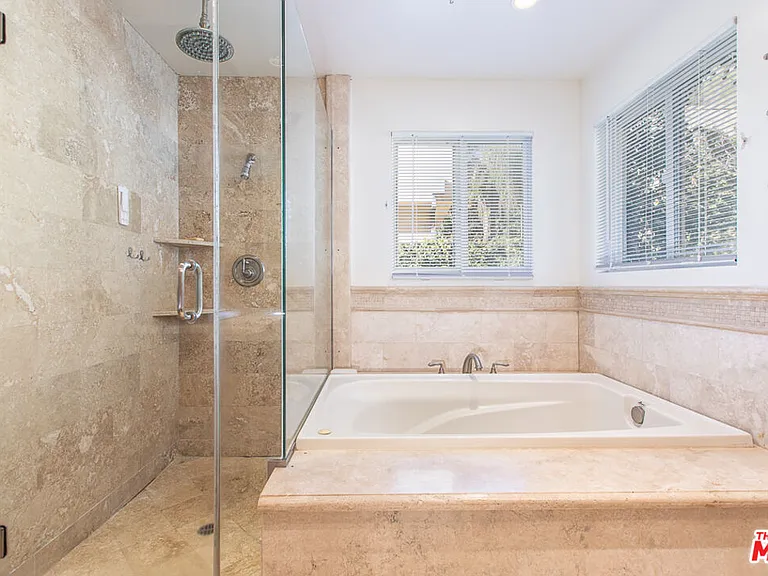 1628 Benedict Canyon Dr — Photo 7