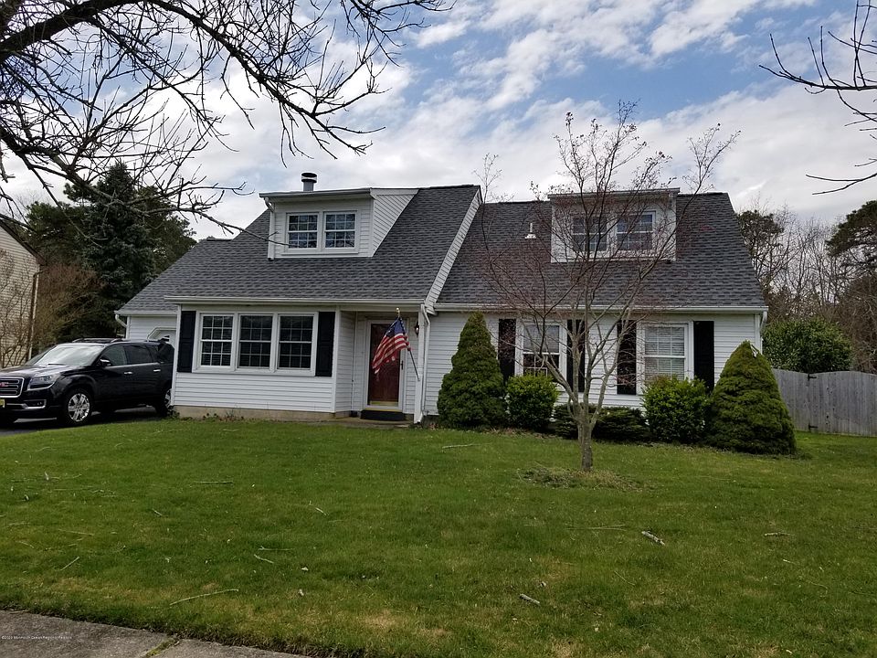 1st image of 915 Fairview Dr
