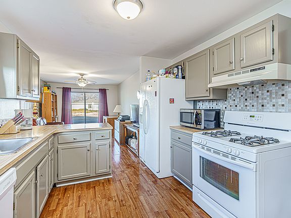 3rd image of 1016 Shannock Ln
