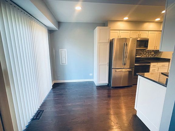 3rd image of 613 Academy Ct