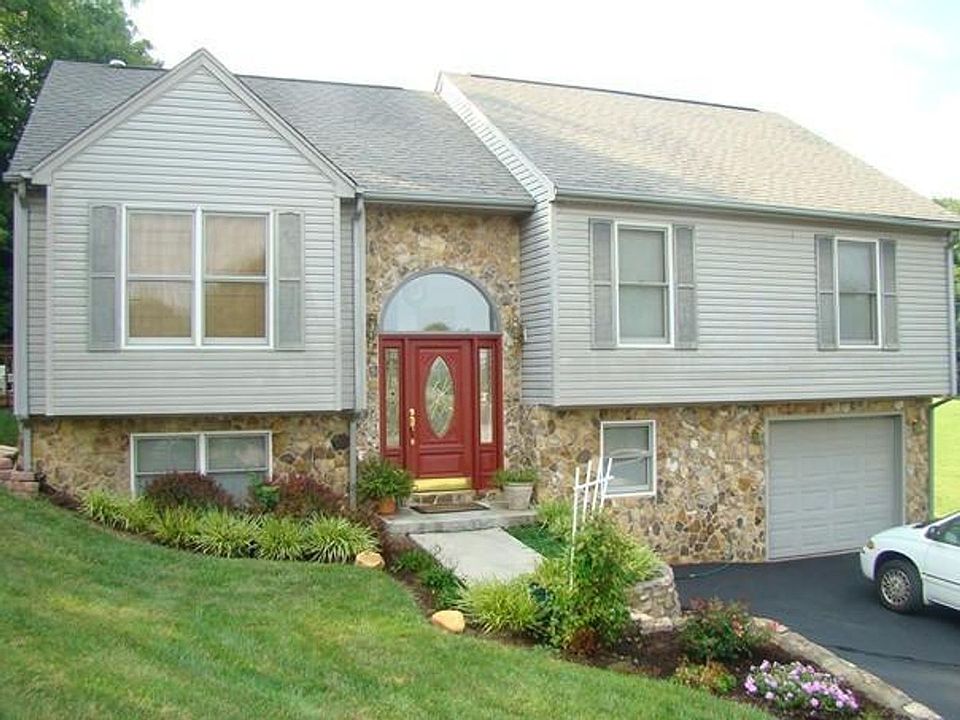 1st image of 115 Deer Trace Ln