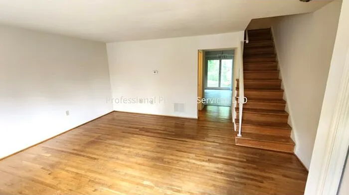 1912 Abbey Ln — Photo 3