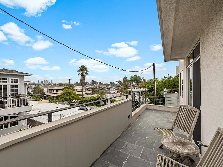 452 Marine Pl — Photo 3