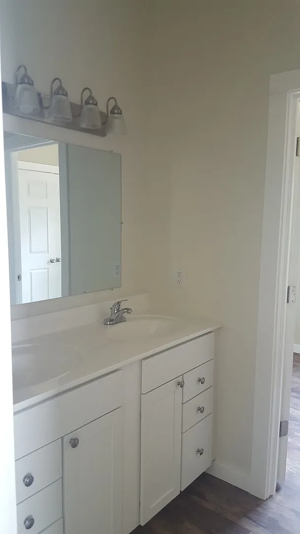 1201 N Lincoln St — Photo 4