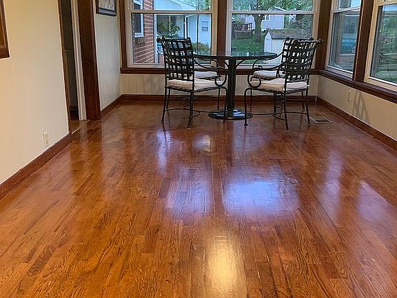 SUNROOM FILLED WITH WINDOWS