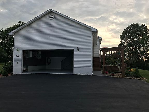 5th image of 216 Kristie Ln