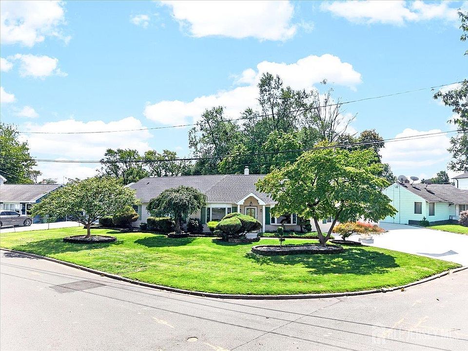 1st image of 6 Idlewild Rd