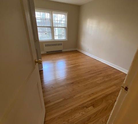 3rd image of 47 Glenwood St APT 2