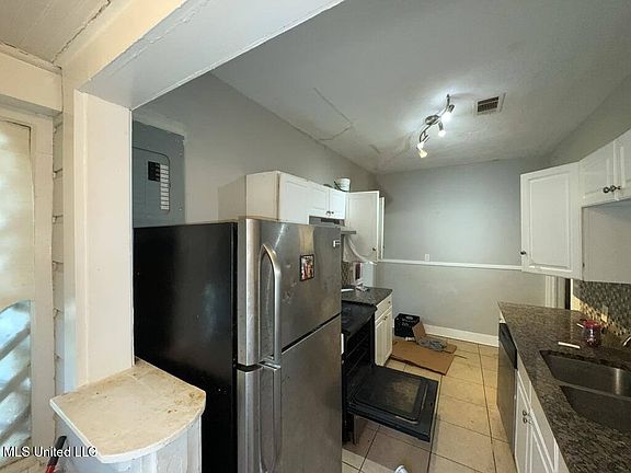 4th image of 433 E Ridgeway St