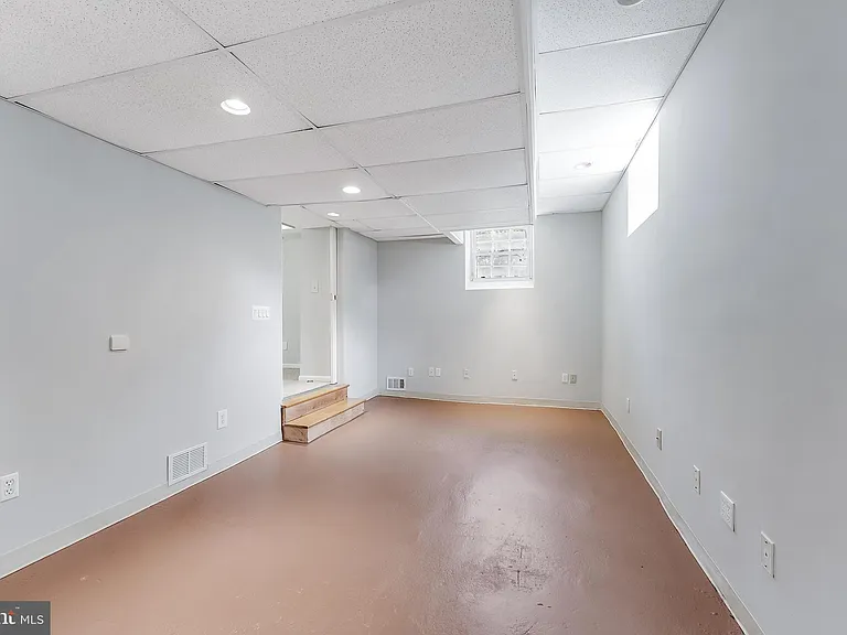 1005 N Lebanon St — Photo 43
