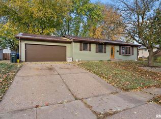 7 Rodeo Ct, Davenport, IA 52806