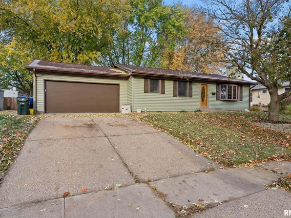 7 Rodeo Ct, Davenport, IA 52806