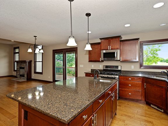 3rd image of 908 SE Trail Ridge Rd
