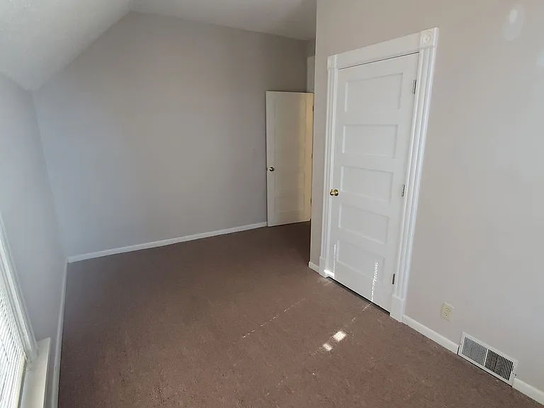2054 N Cambridge Ave — Photo 37