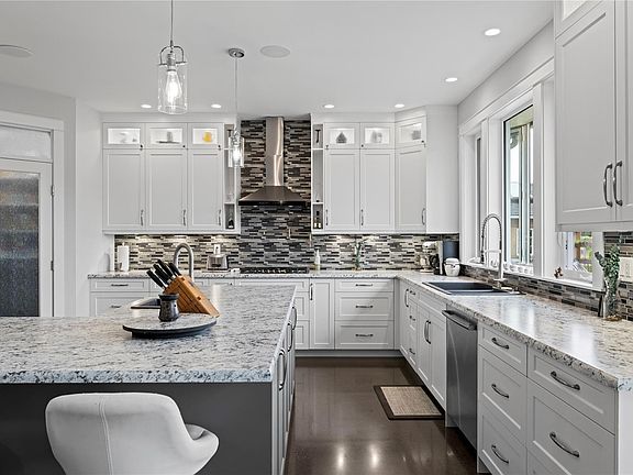 4th image of 1100 Alpine View Pl
