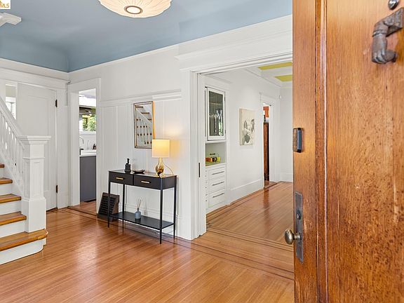 4th image of 6434 Regent St