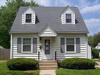 1st image of 1313 E Milwaukee St